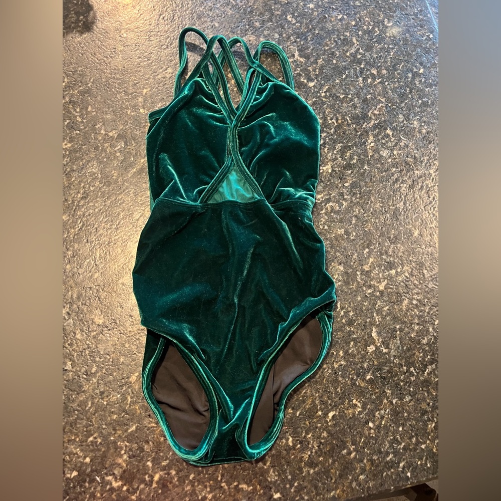 Five Emerald Green Leo